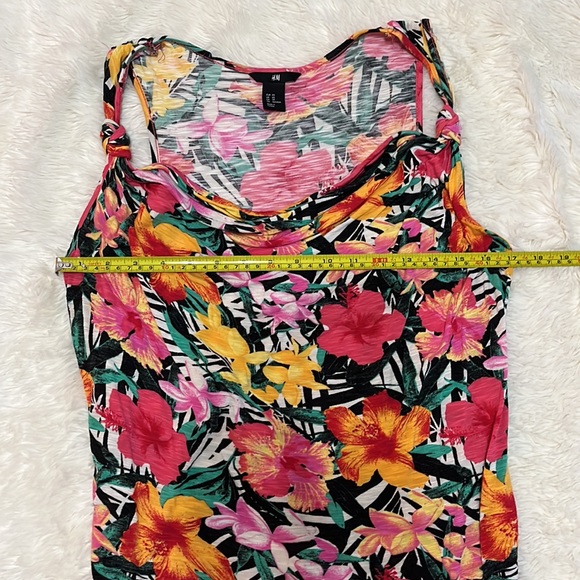 Floral Top - Picture 3 of 4